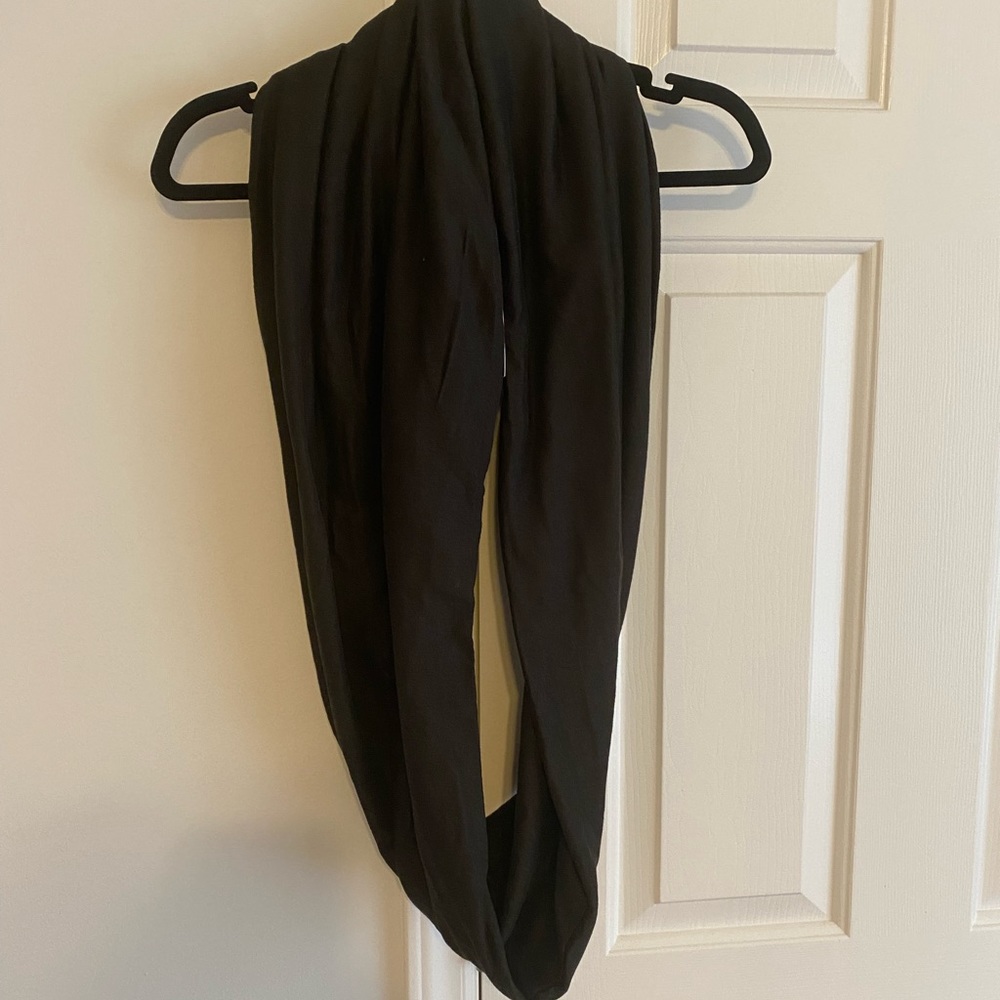 Beyond Yoga Pocket Infinity Scarf